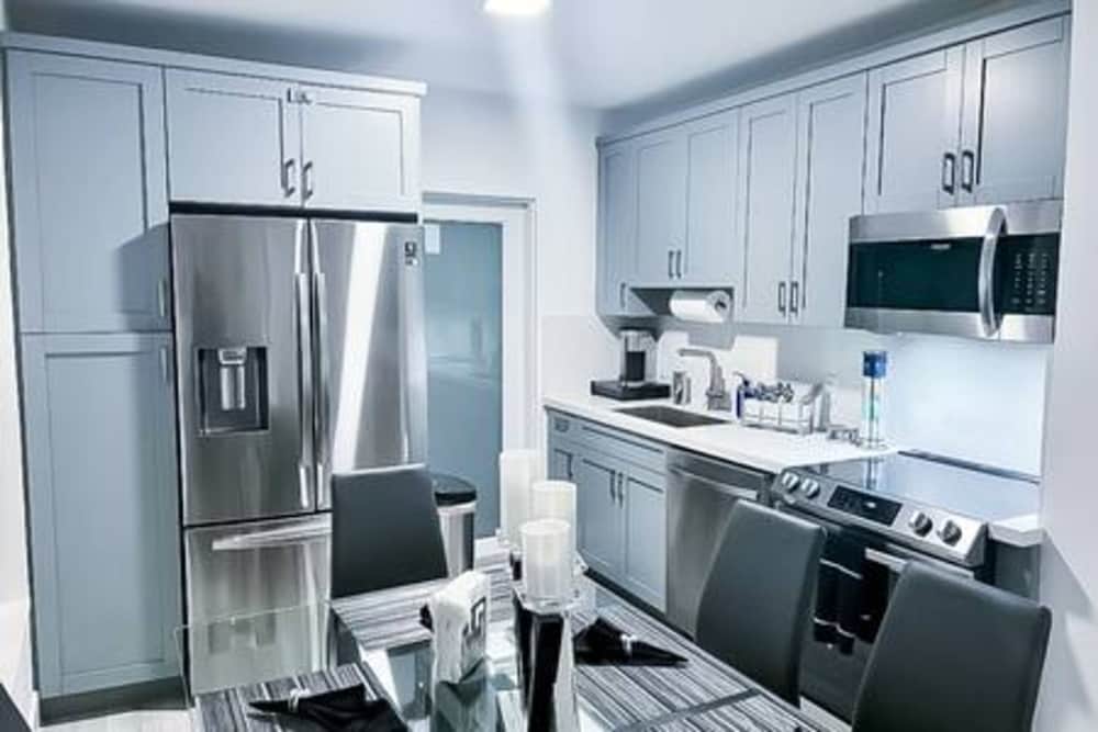 Modern Lux Home 3BR 2BA With Heated Pool