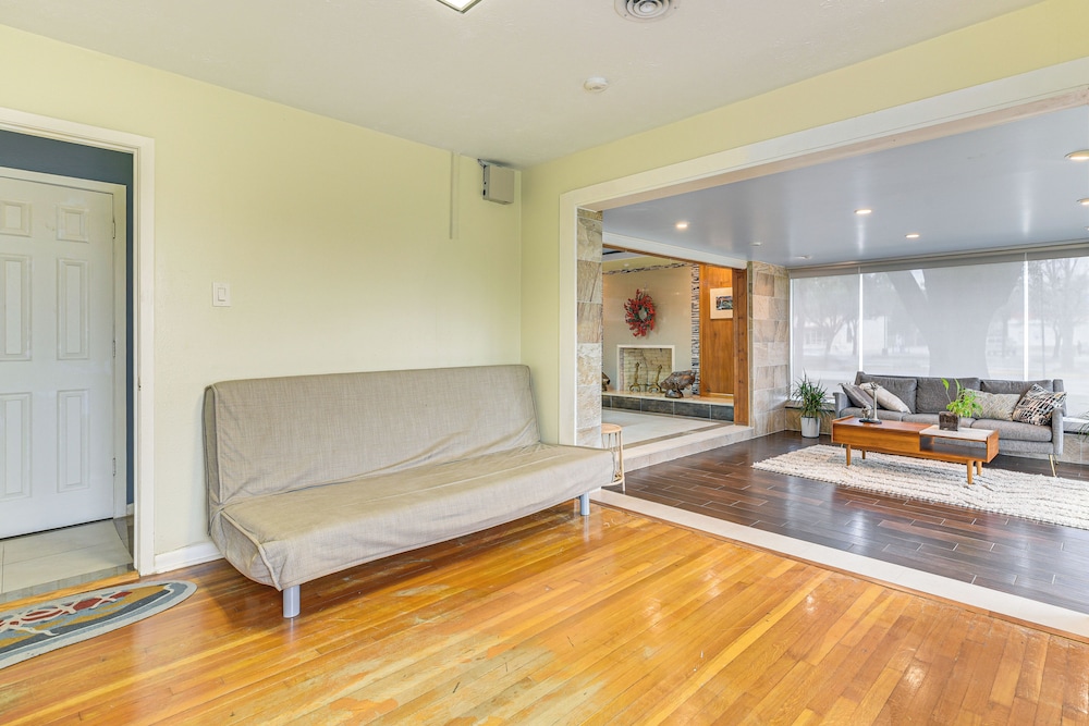 12 Mi to Dtwn Houston: Peaceful Home w/ Yard!