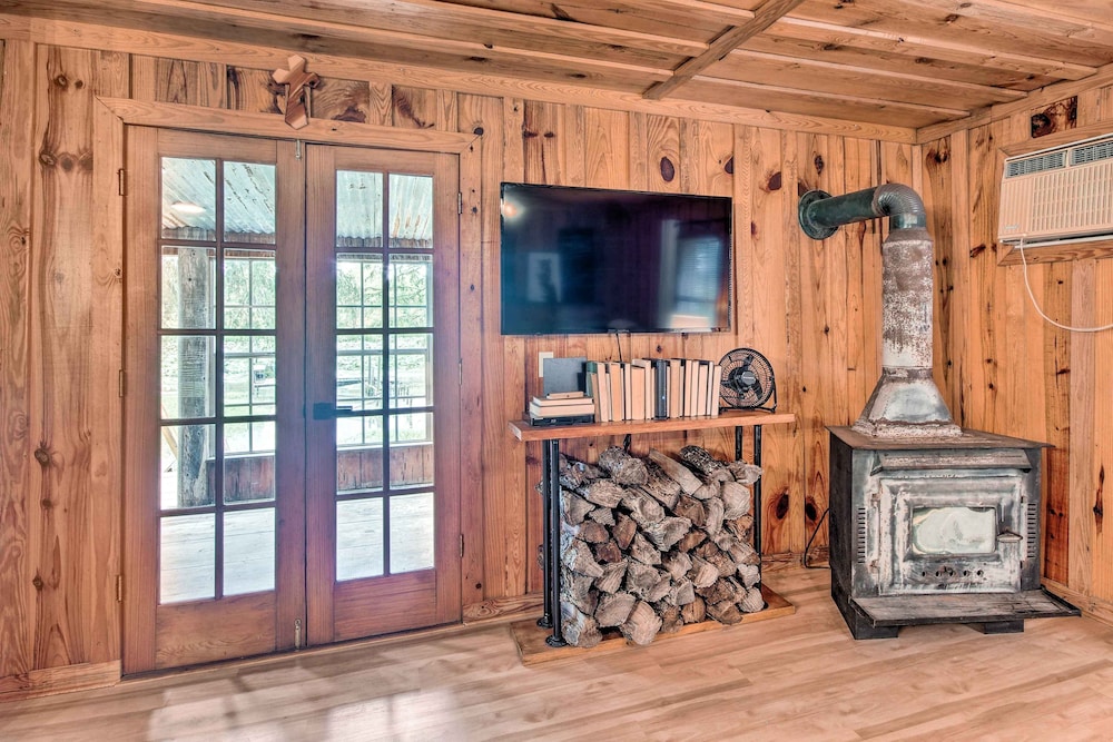 Charming Lakefront Retreat w/ Pier & Grill! view 2