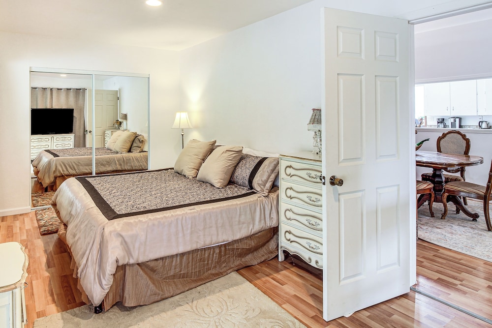 2 Mi to Downtown Coos Bay: Home w/ Deck, Fire Pits