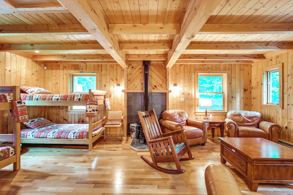 8 Mi to Okemo Mountain Resort: Mtn-view Retreat!