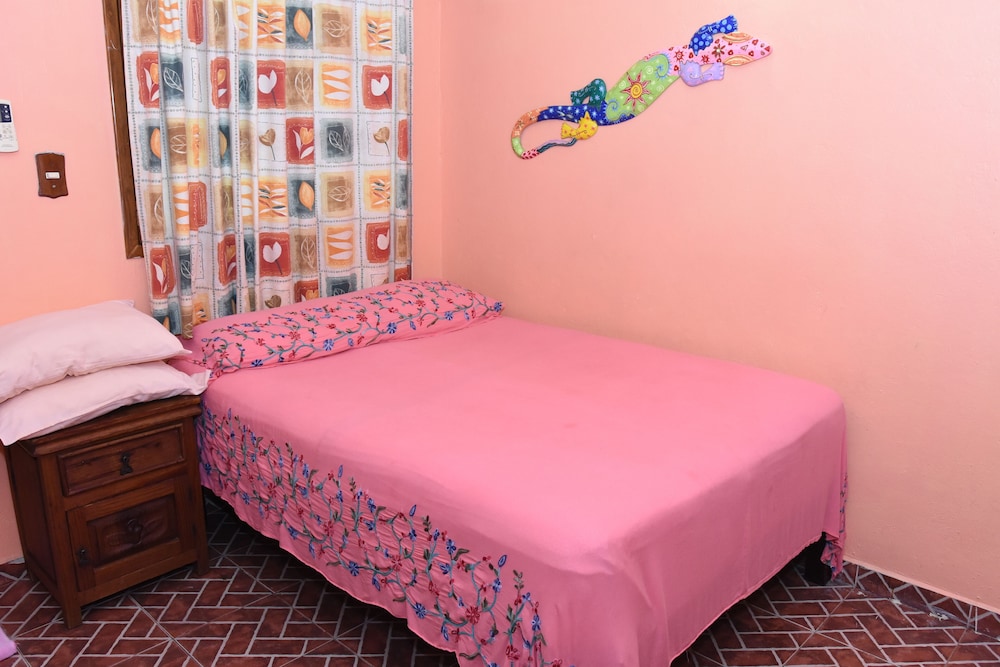 Room in B&B - Cancun Guest House 1