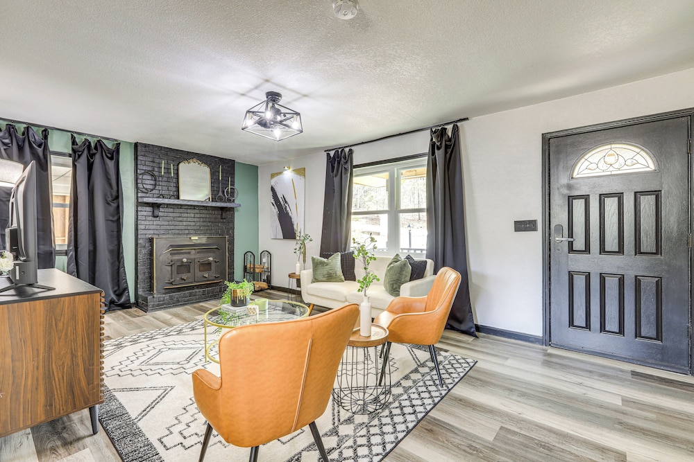 Near Lakes & Golfing: Spacious Loganville Home!