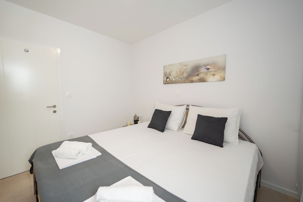 Sunset B Apartment with Private Jacuzzi
