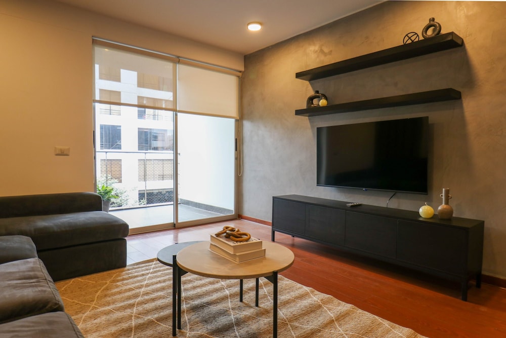 w Elegant 2BR w Fantastic View in Miraflores