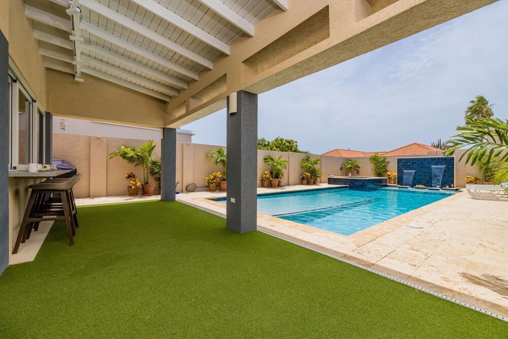 Villa Blue Topaz - Oasis With Pool Hot tub Sauna