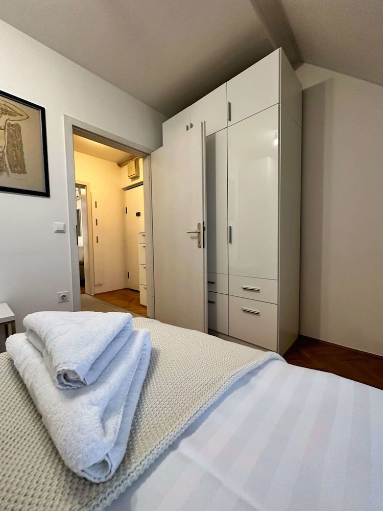 Charming City Loft Apartment With Free Parking