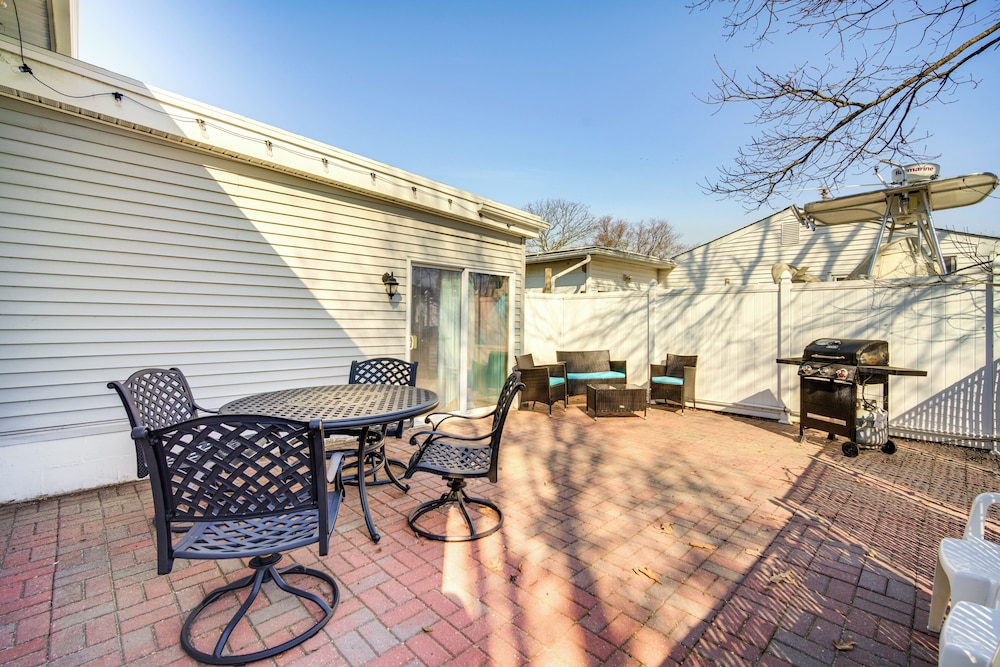 8 Blocks to Beach: Bbq-ready North Cape May Home!