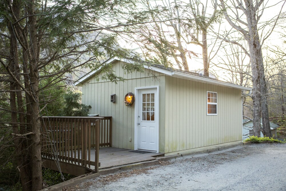 The Chimney Rock Inn & Cottages