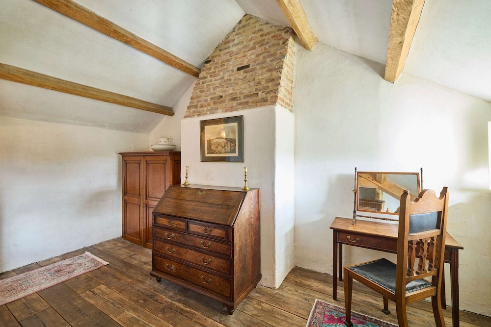 Host Stay Potters Cottage