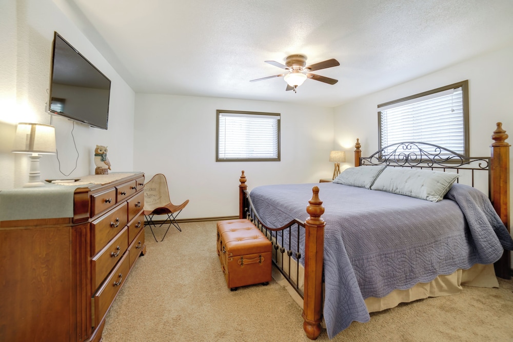 Mtn-view Oasis w/ Pool Access in Garden Valley