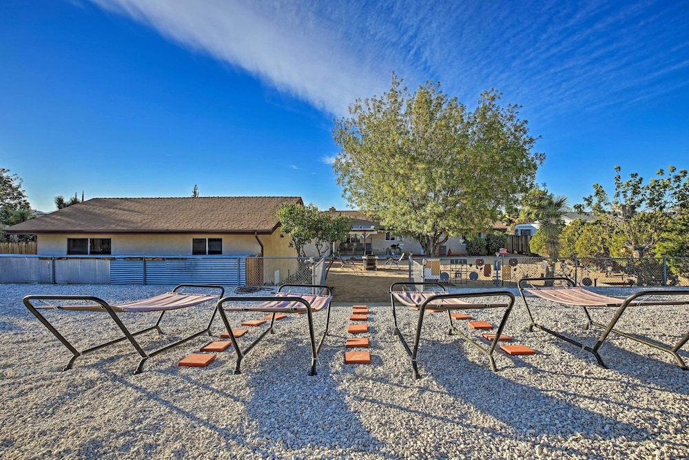 Charming Home, 8 Mi to Joshua Tree Natl Park