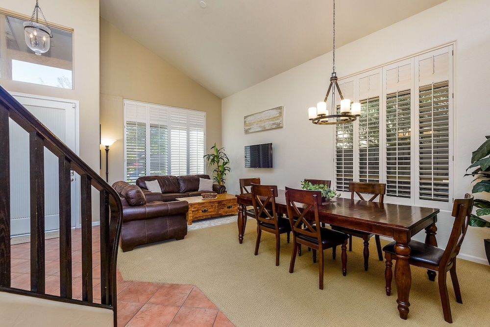 Casa Solara 4 Bedroom Home by RedAwning