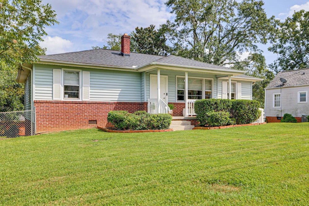 Families Welcome, Fenced Yard: Inviting Greer Home