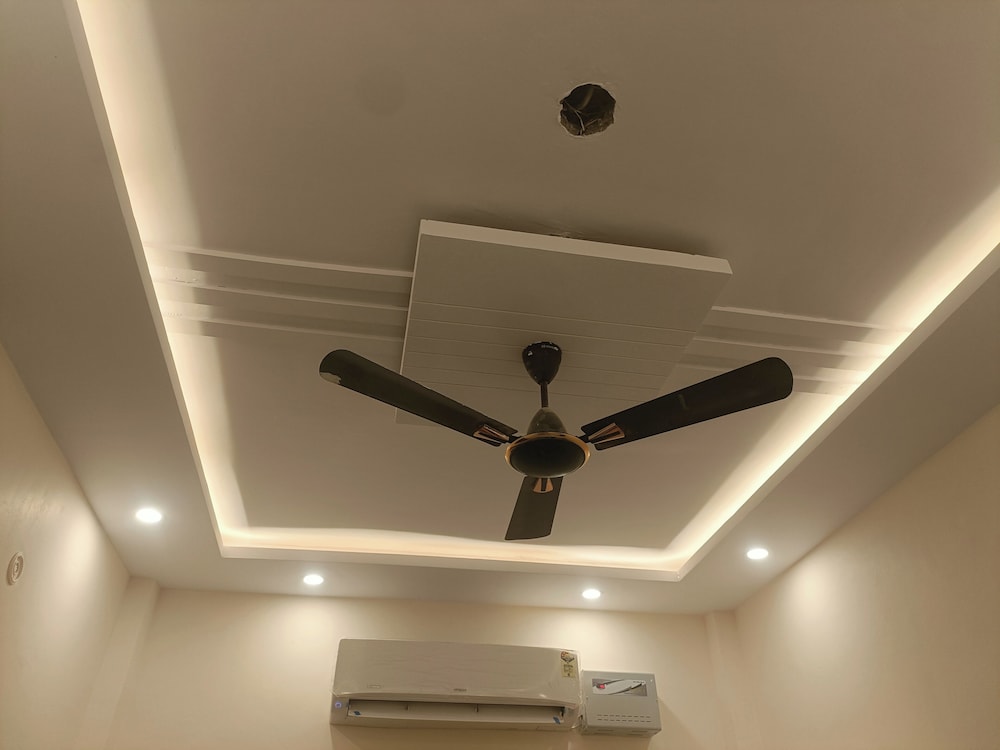 Madhur Kunj Guest House Pick and Drop
