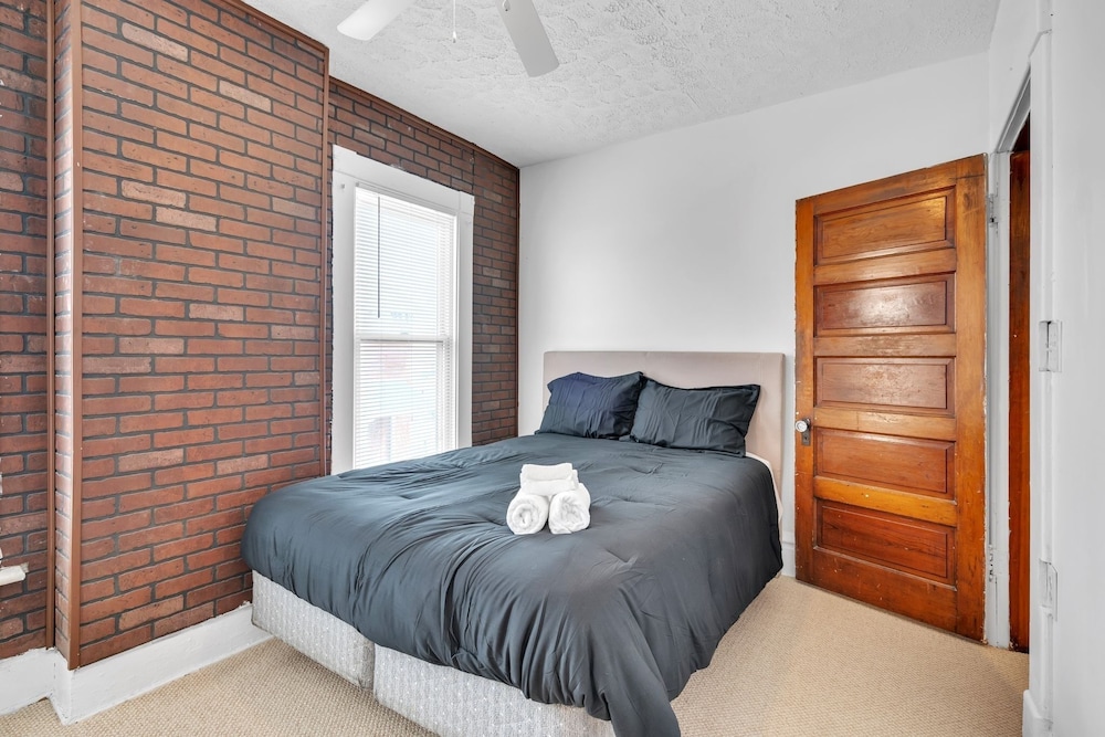 Cozy Renovated 19th Century Home, 5 Min to OSU! 3 Bedroom Home by Paula view 5
