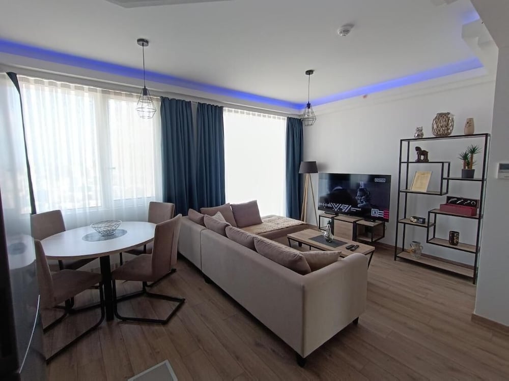 18th Floor Condo With Pool & Fitness Center