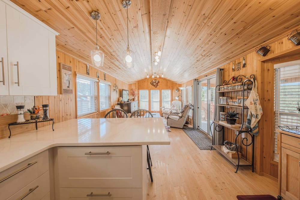 Eagles Nest Cabin Cozy Mountain Retreat for 4