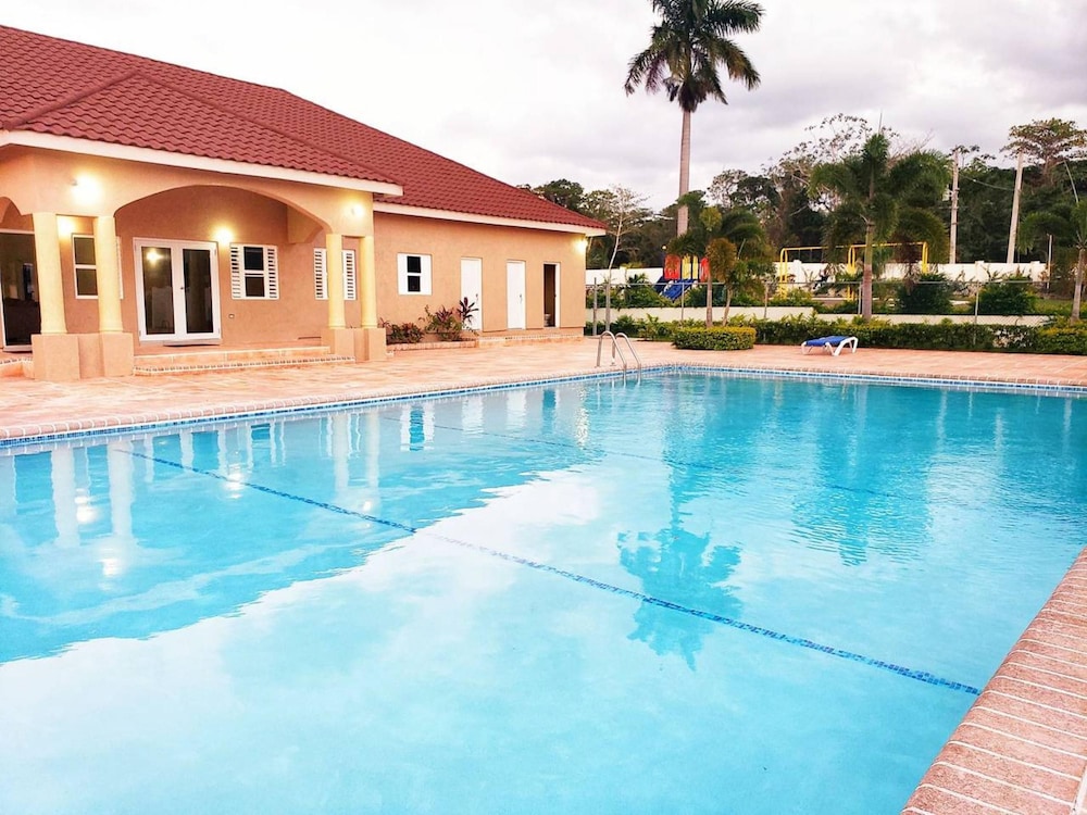 Serenity Retreat Villa Drax Hall