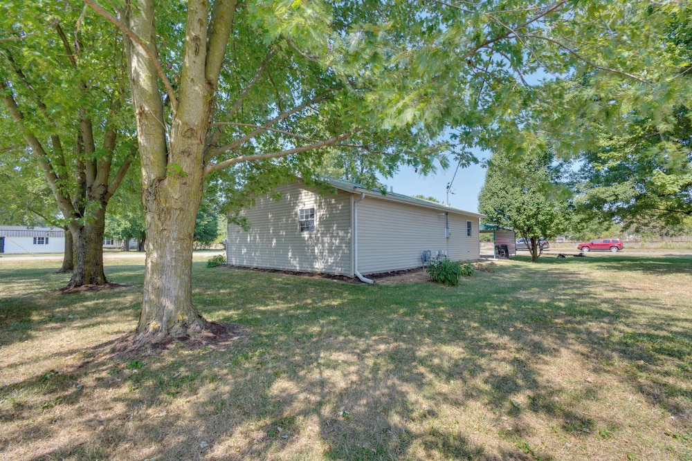 9 Mi to Effingham: Pet-friendly Rural Escape