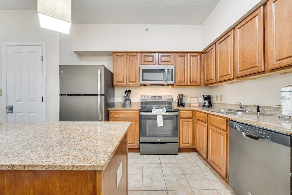 Floridays Resort Condo 11 Mi to Walt Disney World!