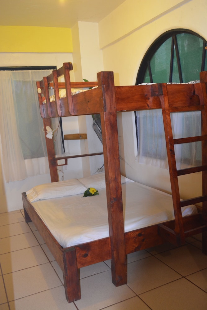 The Lookout Inn Lodge
