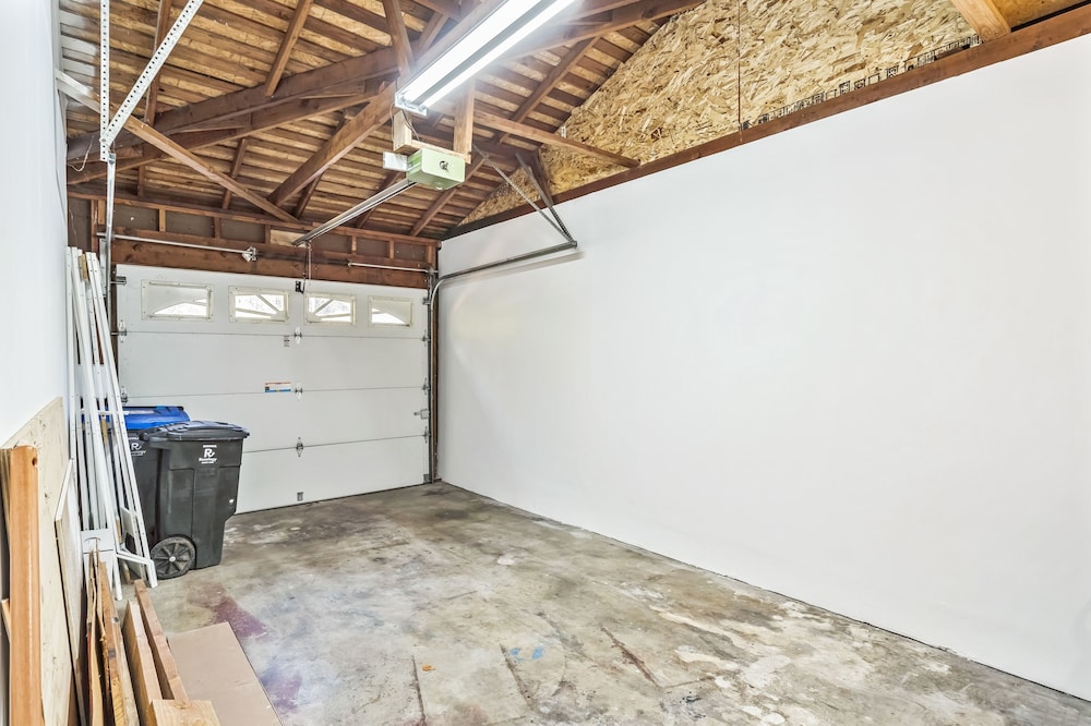 Spacious Mountain View Duplex In Prime Location 3 Bedroom Duplex