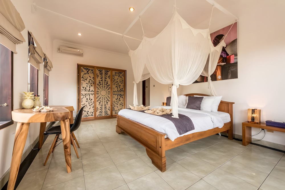 Villa Panda Seminyak Next to KU DE TA