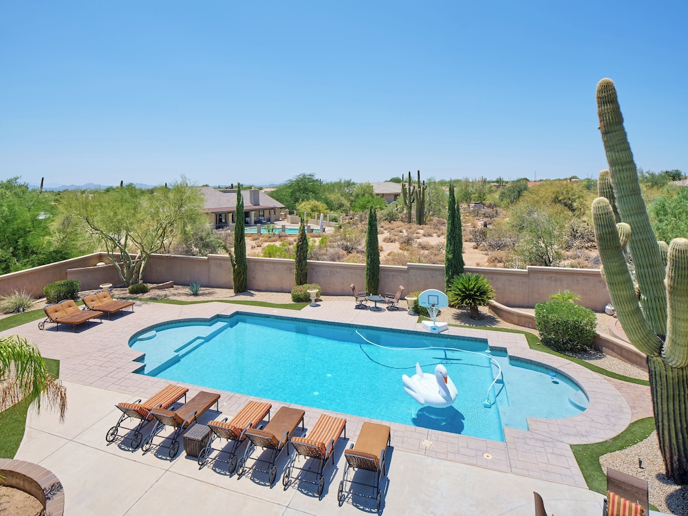Valley View Villa - Private Pool - Hidden Bedroom