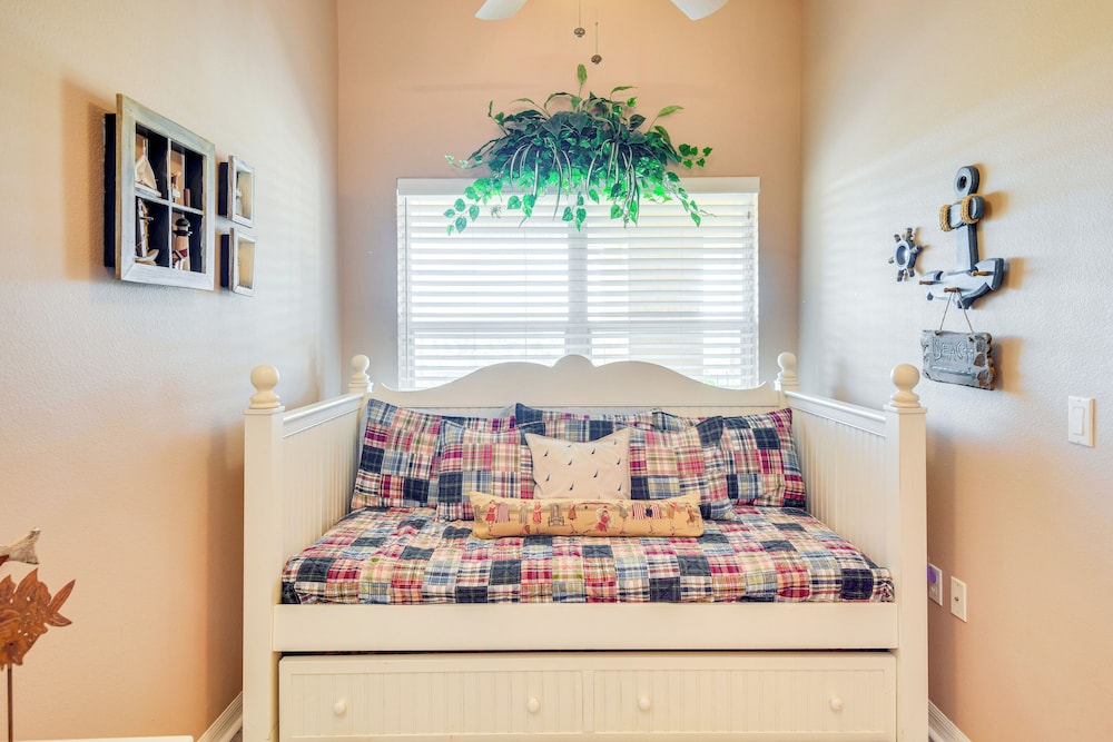 Community Pool: Coastal Escape in Flagler Beach