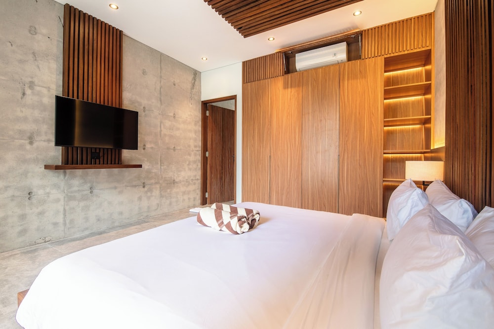 Modern 4 BR Villa Heart of Canggu 8mins to Beach