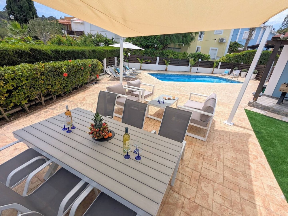Blue Estia Villa - Pool Wifi Summer Breeze