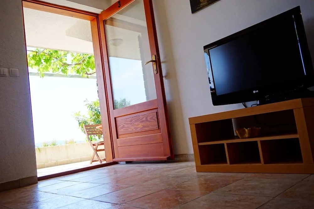 Ana - sea View - A3 view 2