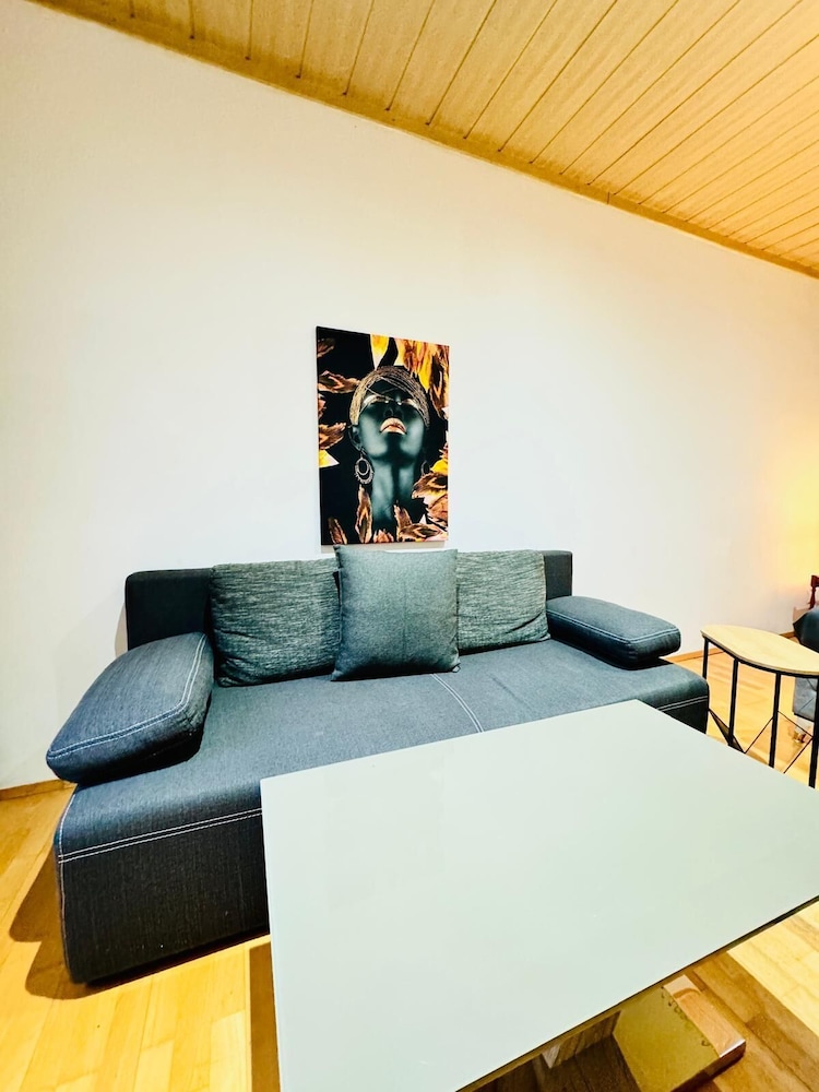 Cozy 4BR Apt for 12P Near FAC Platz