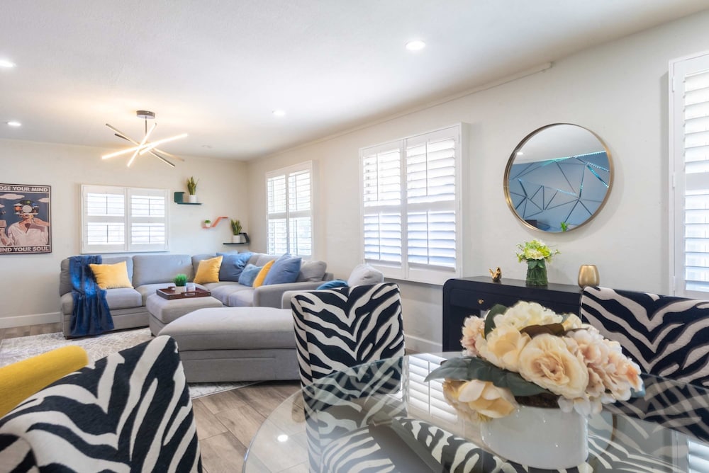Phoenix 4 BDR Home With Outdoor Entertainment