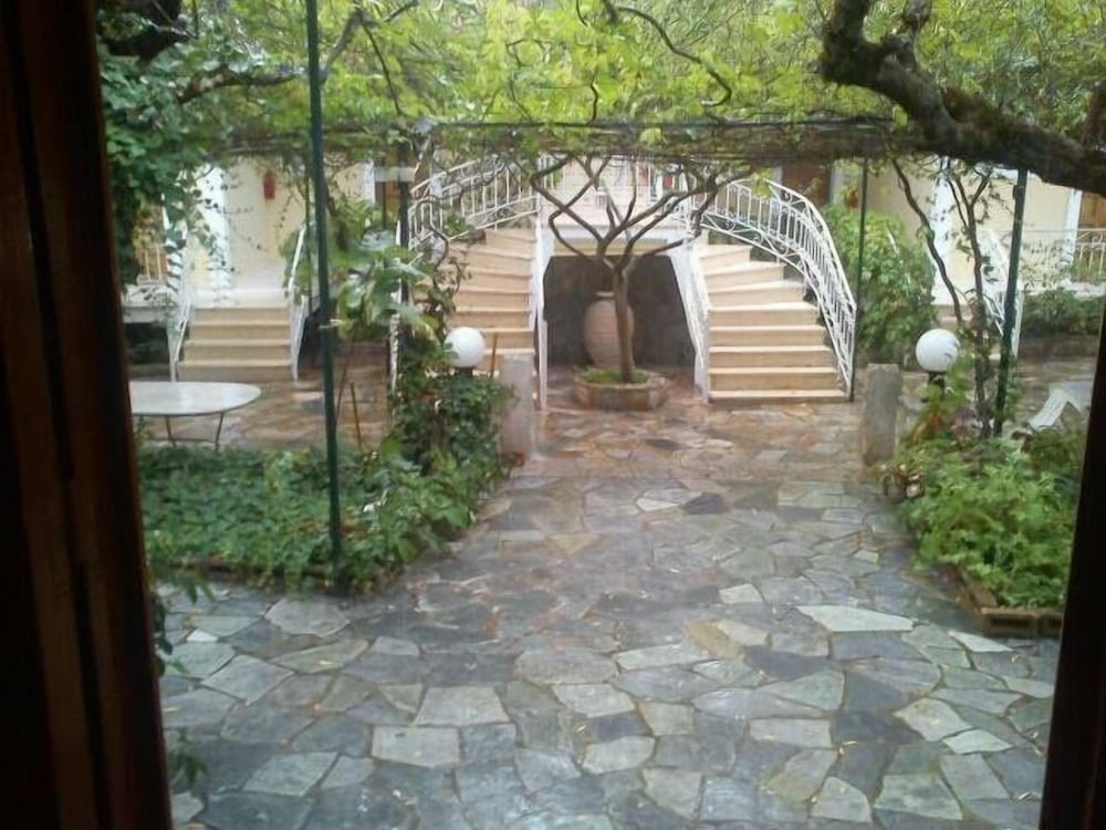 Sofos Apartments