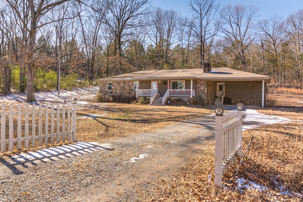 Searcy Retreat Home Near Little Red River view 4