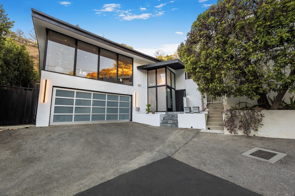 Shirley Lane- Elegant Mid-century Oasis With Pool & Canyon Views