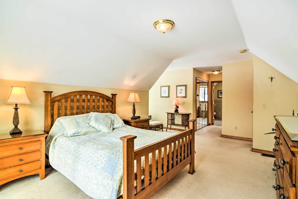 Mountaintop Ellicottville Home: 7 Mi to Ski Resort view 5