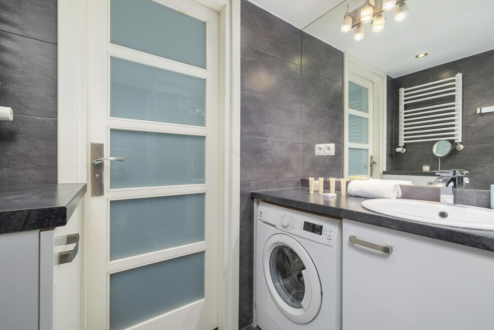Cozy Apartment in the Center by Renters