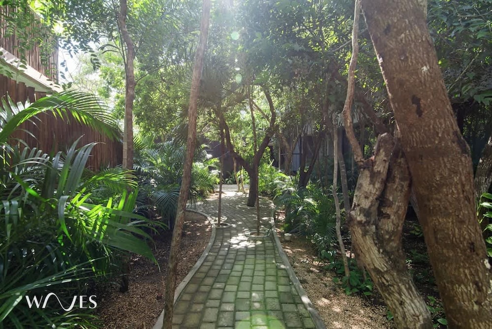 2BR w Private Pool - Steps Away From the Beach
