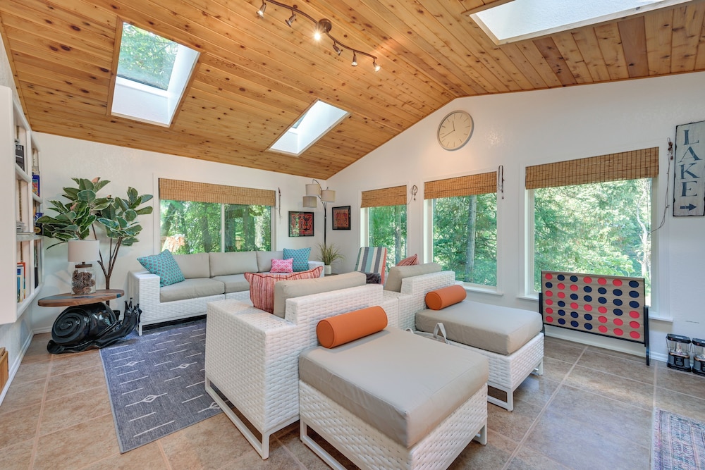 Waterfront Gem on Lake Saint Clair w/ Private Deck