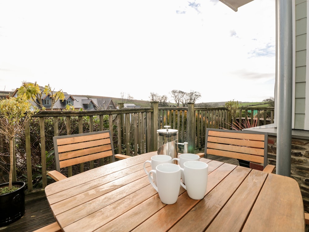 1 Court Cottage, Hillfield Village