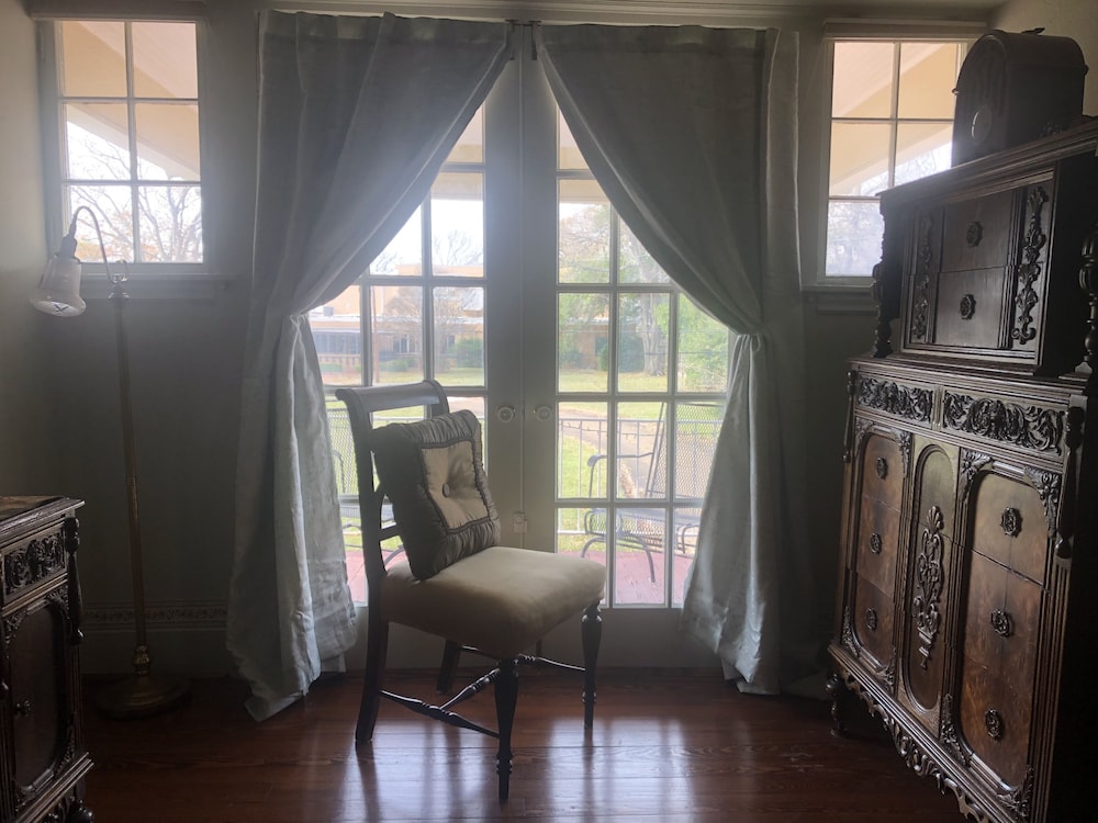 Woldert-Spence Manor view 4
