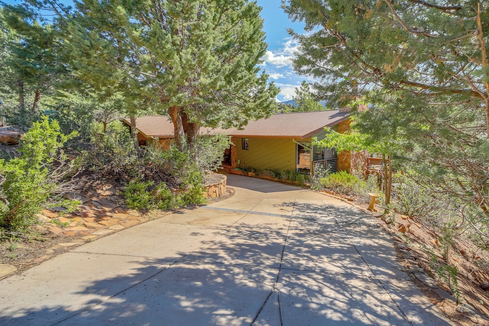 Chic Arizona Retreat w/ Hot Tub, Fire Pit  Deck! - Property Image 6