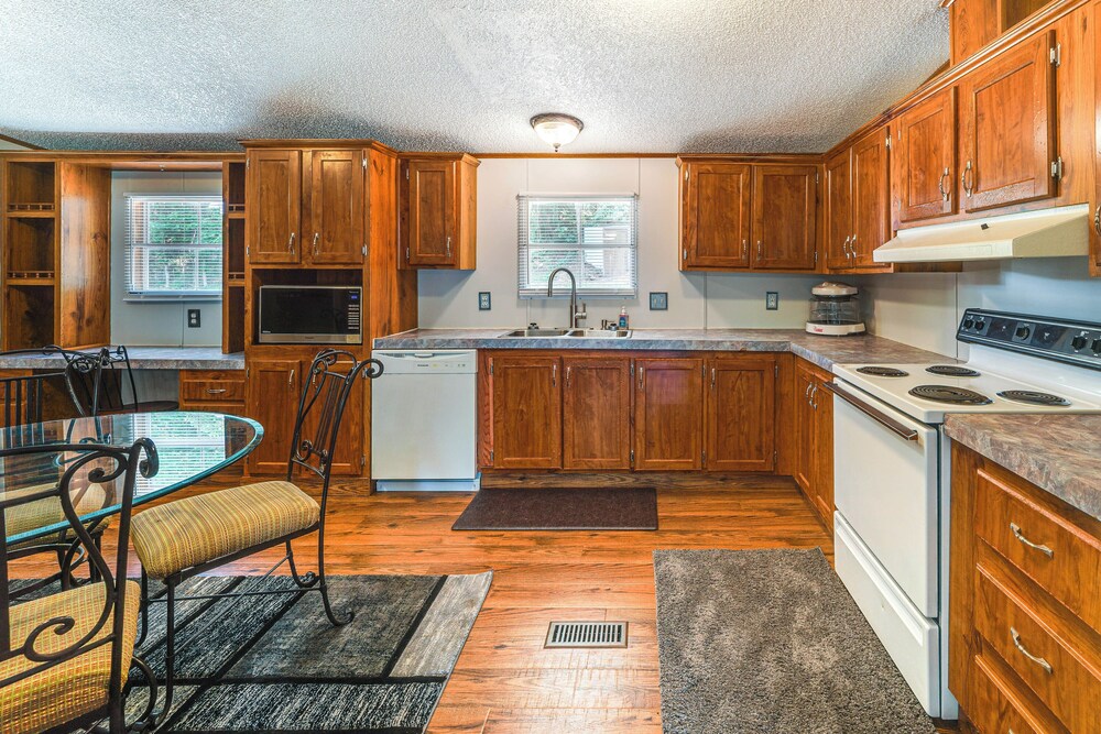 Near Kanawha River & ATV Trails: Home w/ Deck!