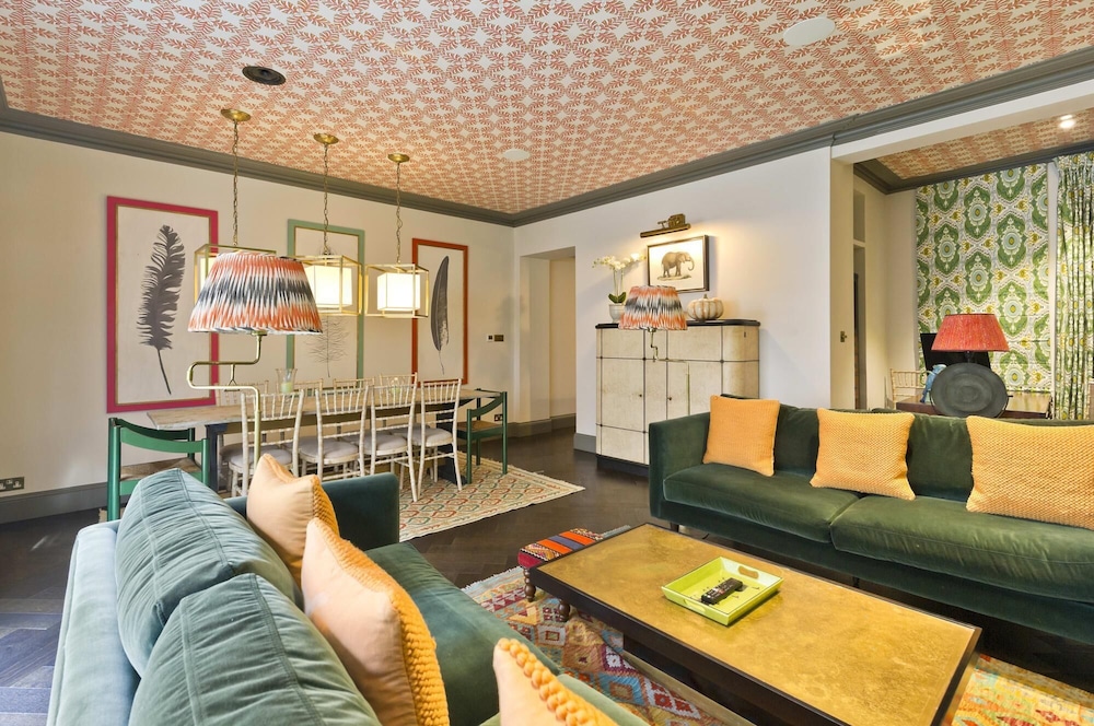 Designer Colourful 3 Bed Property Kensington