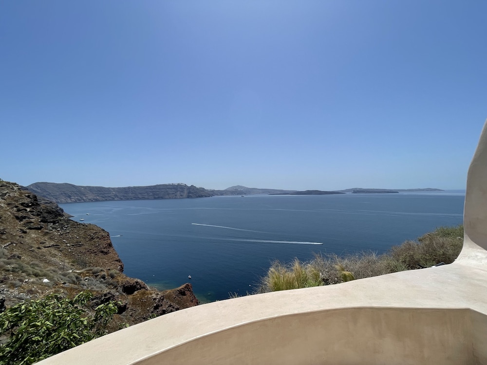 The Exotic Cave Suite photo 4