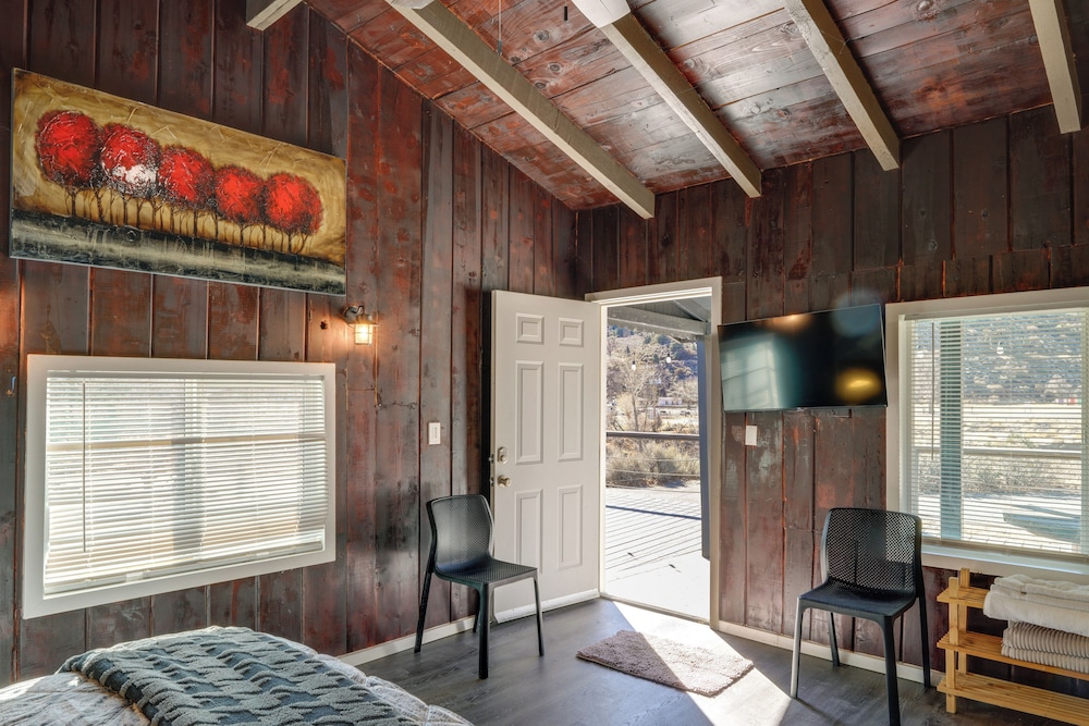 Private Deck & Views: Frazier Mountain Cabin