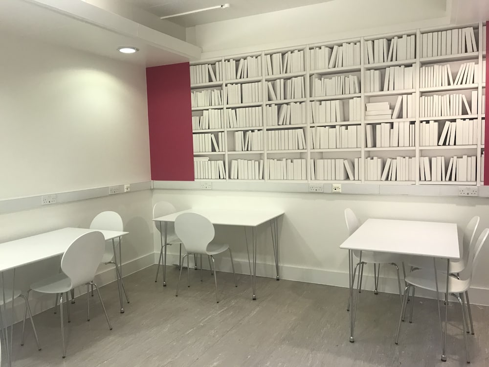 Bowden Court - Hostel